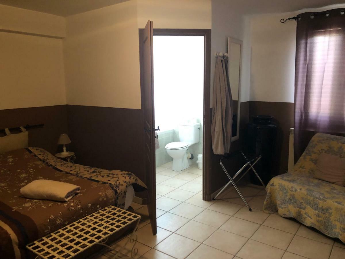 Le Provencal Hotell Aups Eksteriør bilde