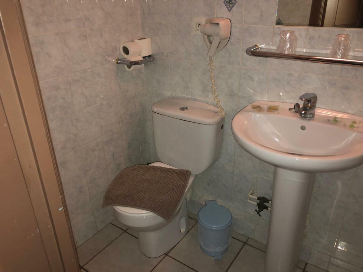 Le Provencal Hotell Aups Eksteriør bilde