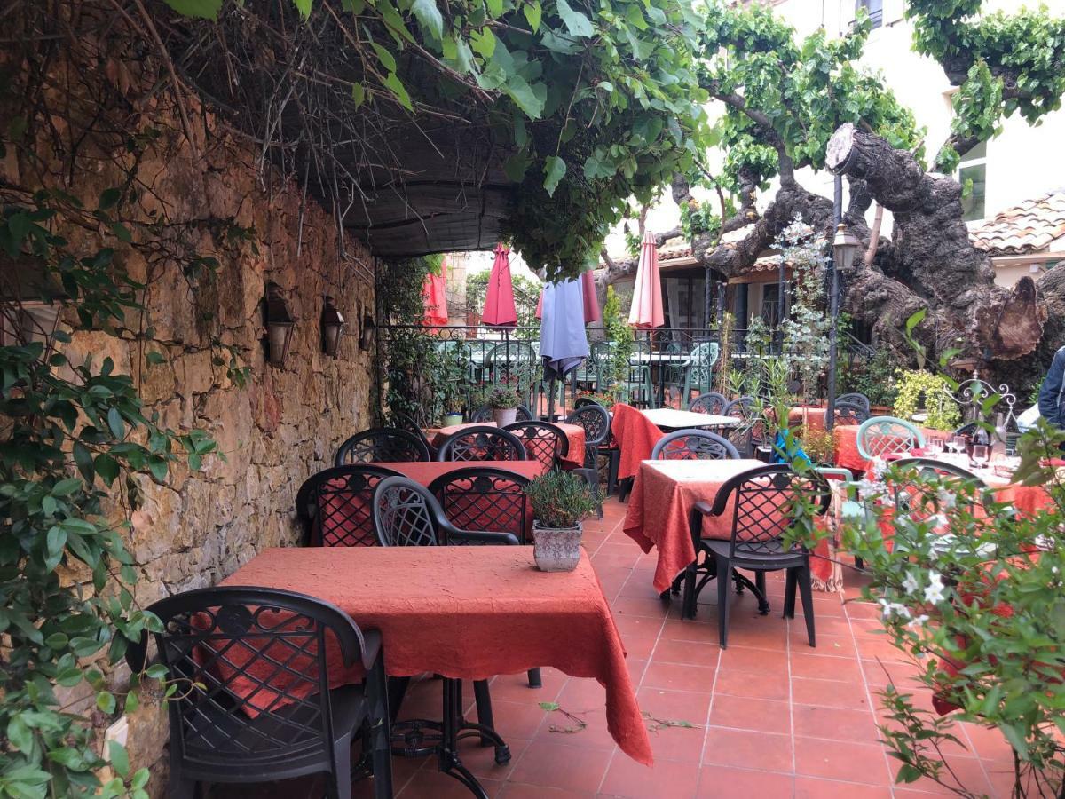 Le Provencal Hotell Aups Eksteriør bilde