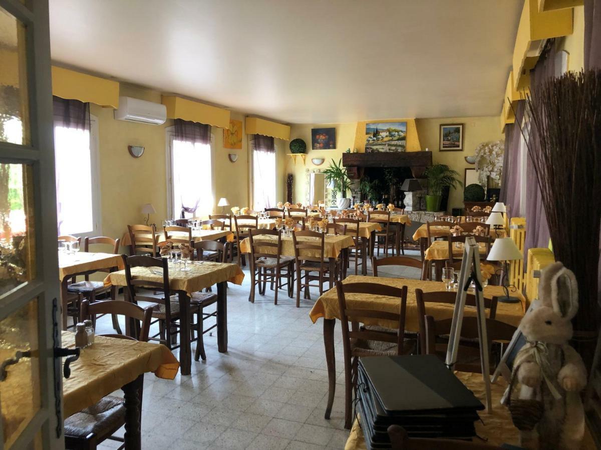 Le Provencal Hotell Aups Eksteriør bilde
